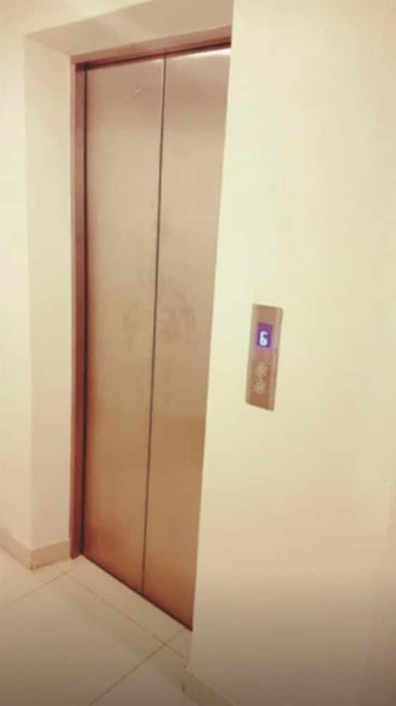 Chauhan Inn Bangkok Ngoại thất bức ảnh